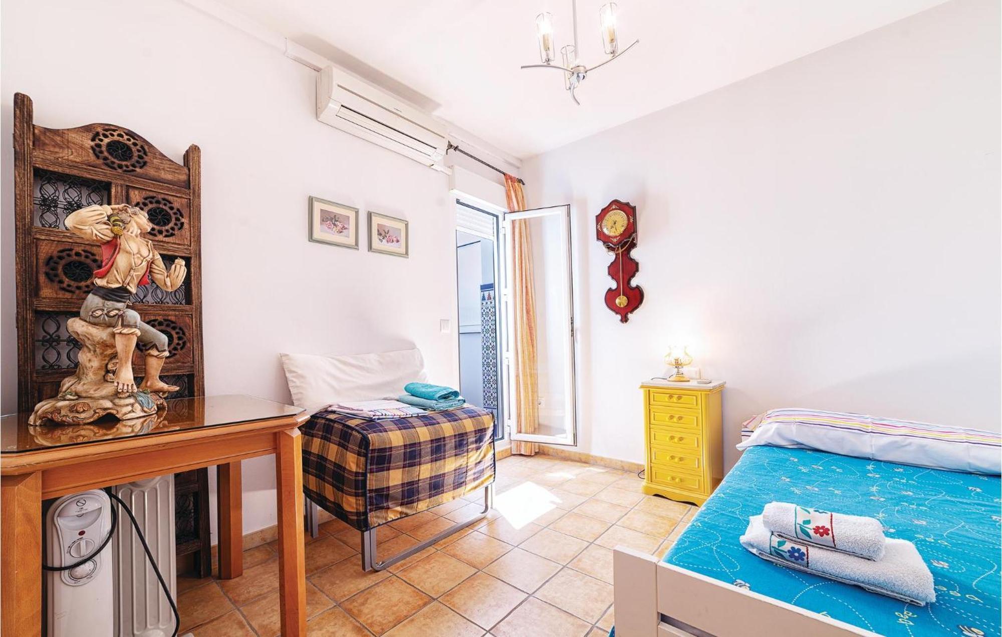 Beautiful Apartment In Cordoba With Kitchenette Exterior foto